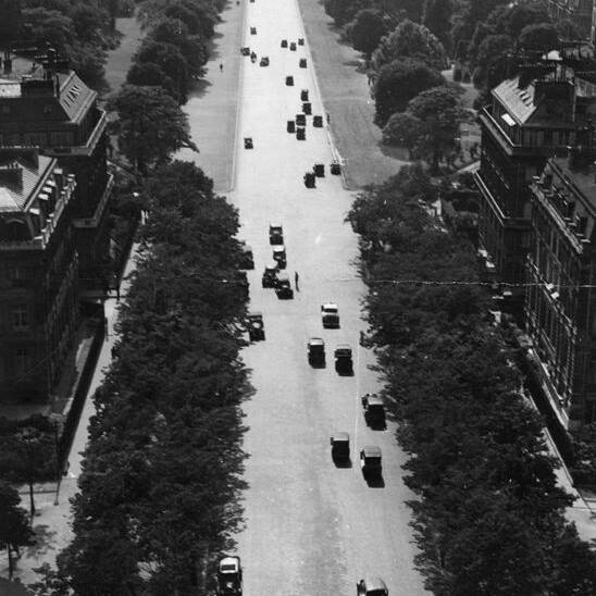 En haut de l'Arc de Triomphe à Paris