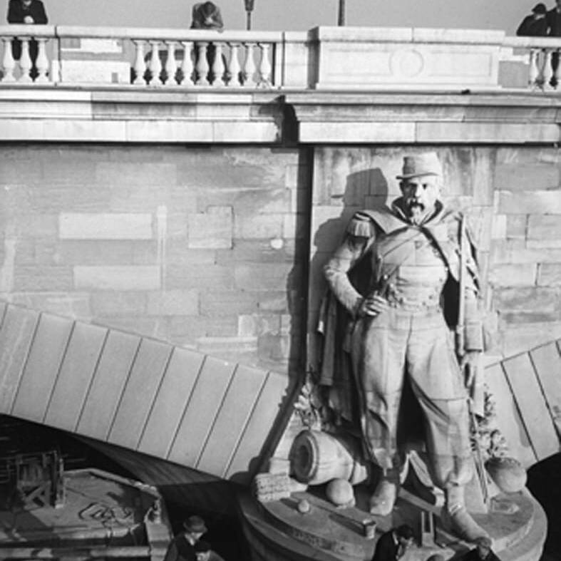 Paris et le Zouave