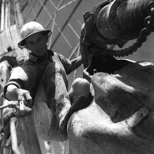 Ouvrier sur le derrick